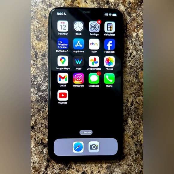 Apple iPhone 11 Pro Max 256GB Midnight Green, Network Unlocked, Power Issues - Picture 1 of 13
